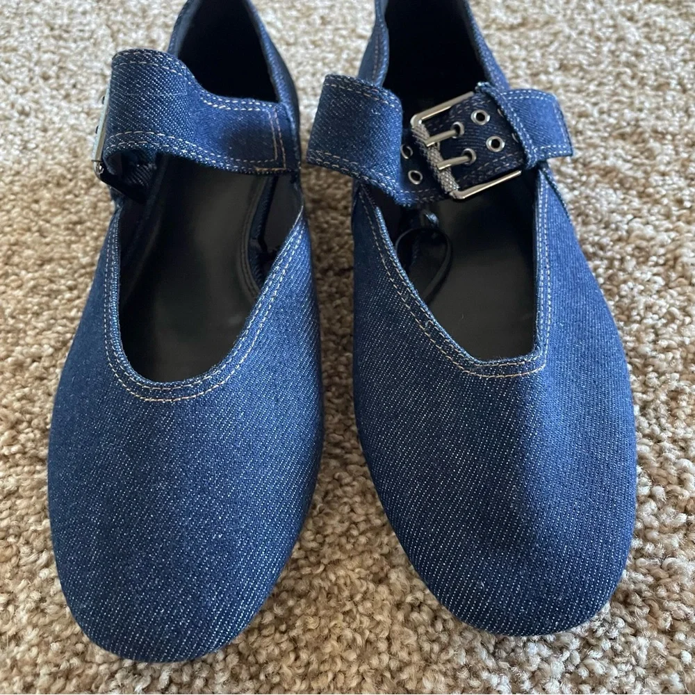 Zara Mary Jane Denim Flats Women’s 10 Blue Dark Wash
Minimalist Chic Everyday - Picture 7 of 16